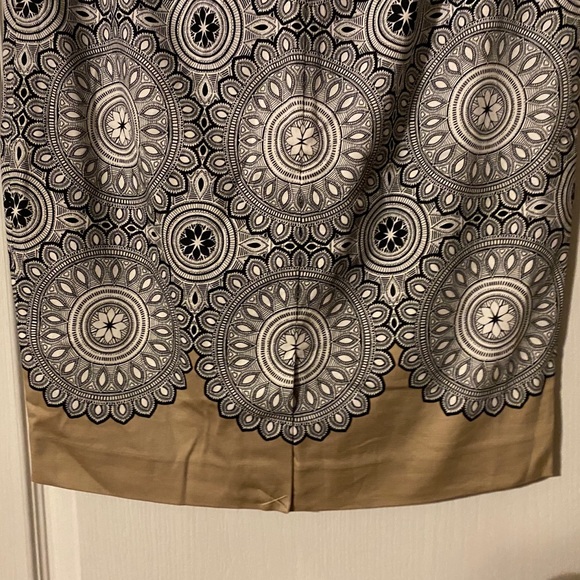 The Limited printed B&W with tan skirt size 6 NWT - Picture 4 of 7